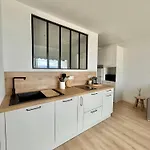 Seaside Serenity - - Beachfront - Апартаменты Антиб