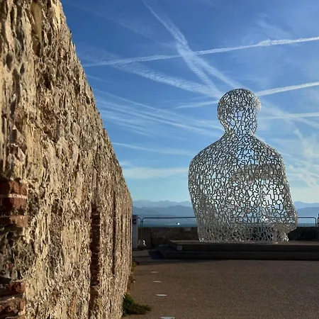 شقة Seaside Serenity - - Beachfront - أنتيب