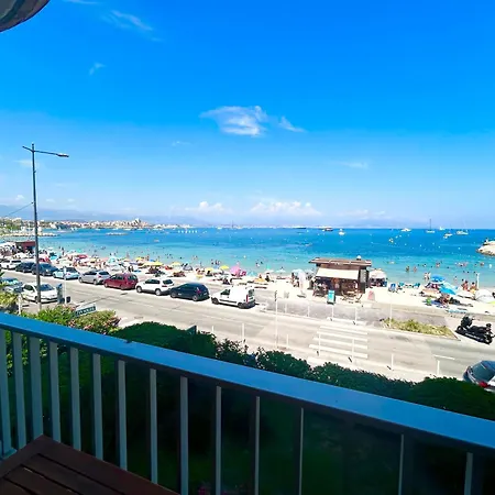 Seaside Serenity - - Beachfront - شقة *