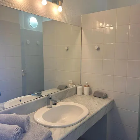 Seaside Serenity - - Beachfront - أنتيب