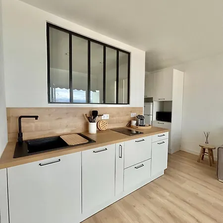Seaside Serenity - - Beachfront - Appartamento Antibes