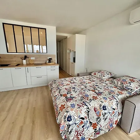 Seaside Serenity - - Beachfront - أنتيب