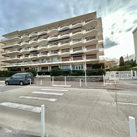 شقة Seaside Serenity - - Beachfront - *