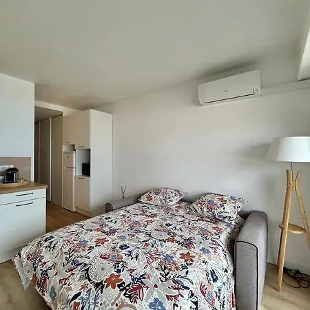 شقة Seaside Serenity - - Beachfront - أنتيب