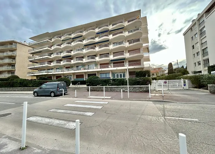 Appartement Seaside Serenity - - Beachfront - *